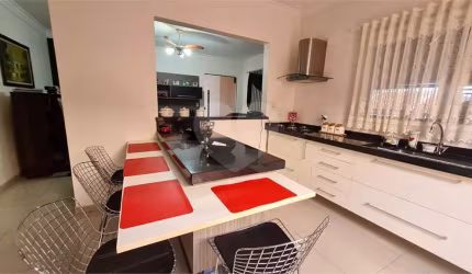 Casa térrea com 3 quartos à venda em Jardim Chapadão - SP