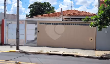 Casa com 3 quartos para locação em Vila Souto - SP