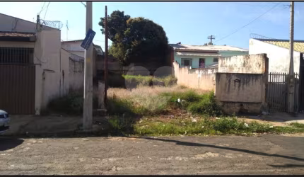 Terreno à venda em Jardim Marise - SP