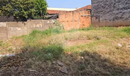 Terreno à venda em Parque São Geraldo - SP