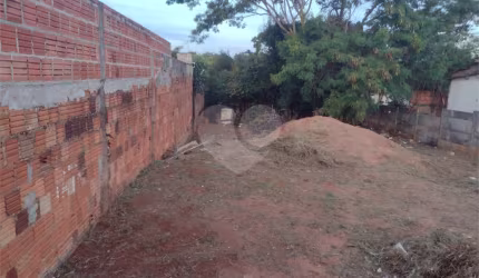 Terreno à venda em Jardim Jandira - SP