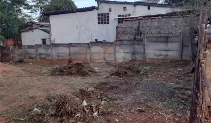 Terreno à venda em Jardim Jandira - SP