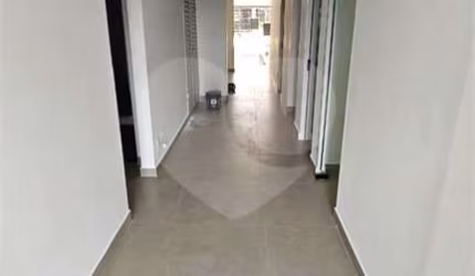 Prédio inteiro para locação em Jardim Panorama - SP