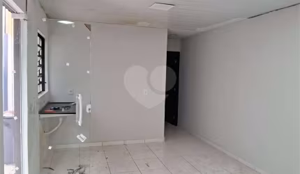 Casa com 2 quartos à venda em Jardim Ivone - SP