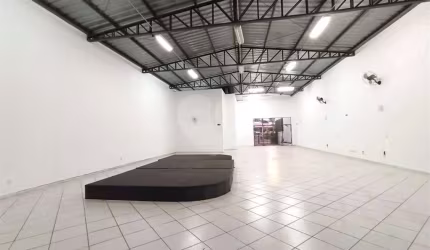 Salão Comercial para locação em Vila Guedes De Azevedo - SP