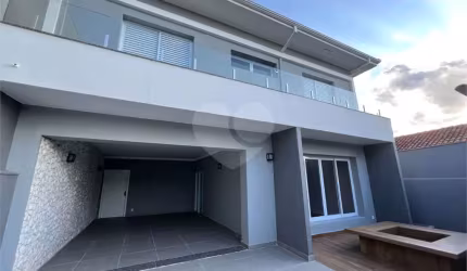 Sobrado com 6 quartos à venda ou para locação em Vila Frutuoso Dias - SP