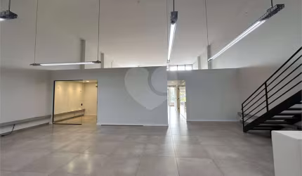 Prédio inteiro à venda ou para locação em Vila Regina - SP