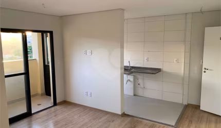 Apartamento com 3 quartos à venda em Parque Residencial Das Camélias - SP