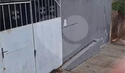 Casa com 3 quartos à venda em Parque Residencial Castelo - SP