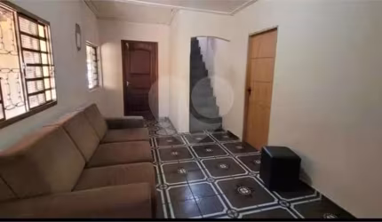 Casa com 3 quartos à venda em Vila Souto - SP