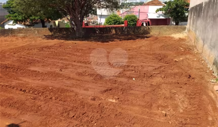 Terreno à venda em Madureira - SP