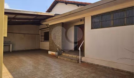 Casa com 3 quartos à venda em Vila Cardia - SP