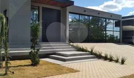 Condomínio com 3 quartos à venda em Jardim Shangri-lá - SP