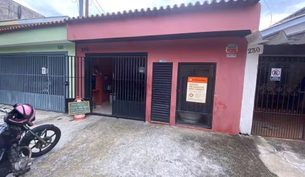 Excelente Casa Terrea em Bairro Arborizado e Residencial!!!