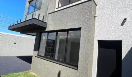 SOBRADO COM SUÍTE MAIS 2 QUARTOS NO CANADÁ