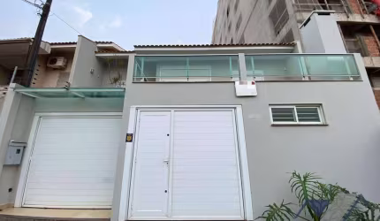 Sobrado com 3 dormitórios para alugar, 132 m² por R$ 5.500,00/mês - Tropical  - Cascavel/PR