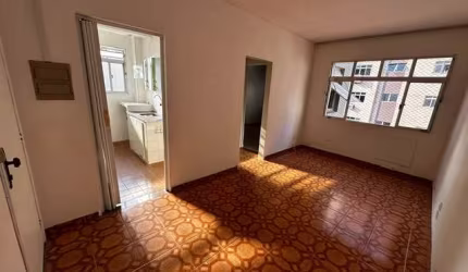 POMPEIA- APARTAMENTO 01 DORMITÓRIO- PX PRAIA-ELEV-PORTARIA-VAGA COL- REF