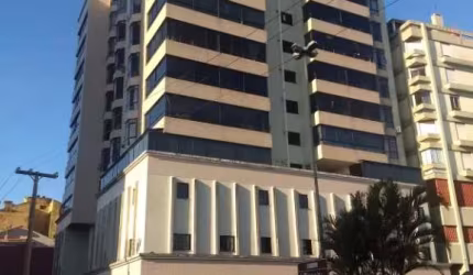 Apartamento com linda vista na Avenida da Igreja.