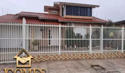 EXCELENTE CASA COM TRÊS SUÍTES