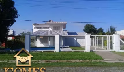 CASA COM PISCINA NO CENTRO DE TRAMANDAI