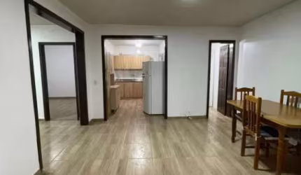 BELO APARTAMENTO DE FRENTE A UMA QUADRA DO MAR TODO REFORMADO!!!!