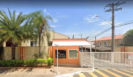 Casa em condomínio de 2 dorms com 2 vagas cobertas
