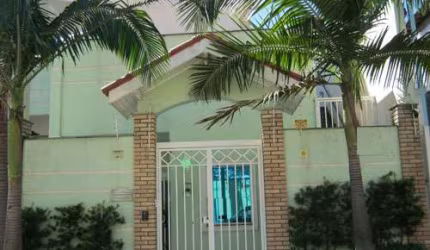 Cond. fechado de 160m² com 3 quartos em Santa Terezinha