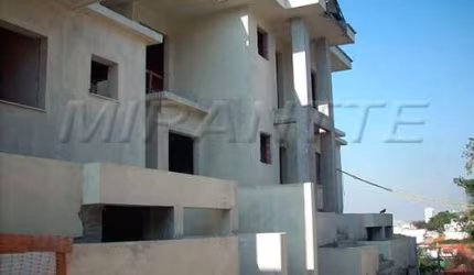 Sobrado de 435m² com 4 quartos em Barro Branco