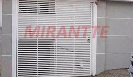Cond. fechado de 180m² com 3 quartos em Santa Terezinha