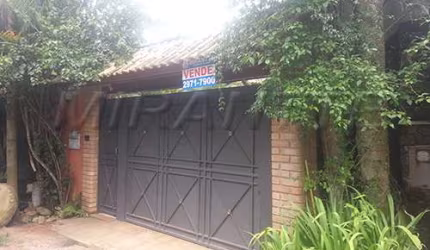 Sobrado com 4 quartos em Jardim Samambaia - Mairiporã