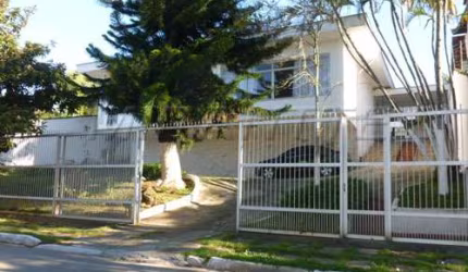 Sobrado com 4 quartos em Jardim Bibi