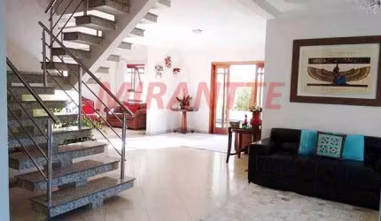 Sobrado de 250m² com 4 quartos em Horto Florestal