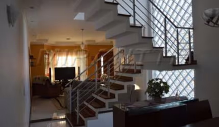 Sobrado de 500m² com 3 quartos em Tremembe