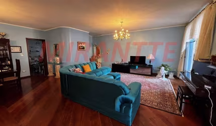 Sobrado de 436m² com 4 quartos em Jardim Guapíra