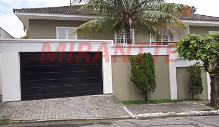 Sobrado com 3 quartos em Jardim Bibi