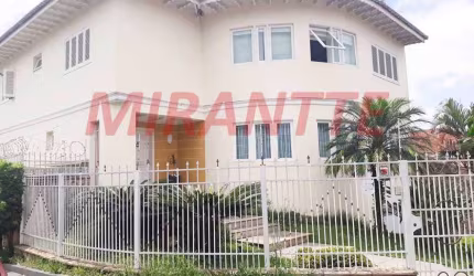 Sobrado de 450m² com 3 quartos em Jardim Guapíra