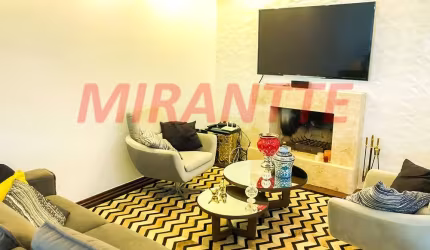 Sobrado de 370m² com 3 quartos em Água Fria