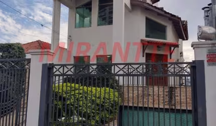 Sobrado de 283m² com 3 quartos em Água Fria