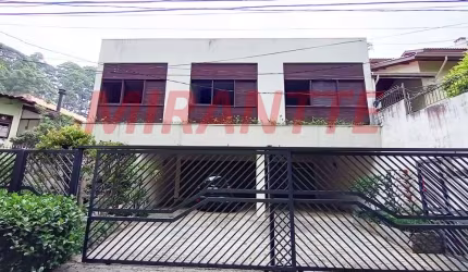 Sobrado de 236m² com 3 quartos em Jardim Floresta