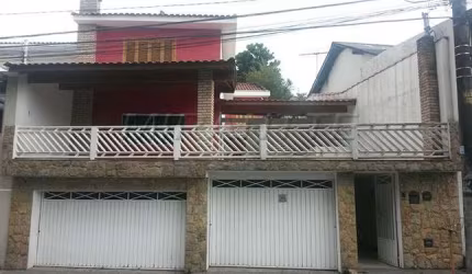 Sobrado de 250m² com 4 quartos em Jardim Santa Inês