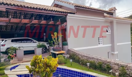 Cond. fechado de 341m² com 3 quartos em Horto Florestal