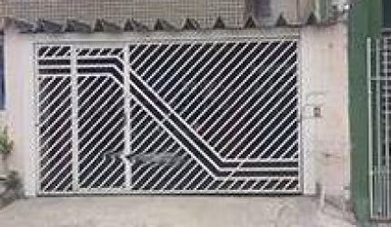 Sobrado de 200m² com 4 quartos em Vila Mazzei