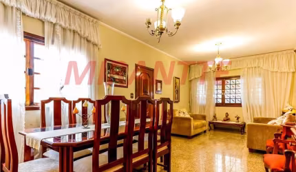 Sobrado de 260m² com 4 quartos em Vila Nova Mazzei