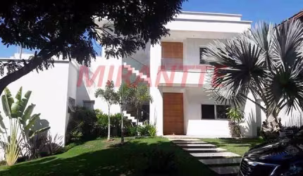 Sobrado de 600m² com 4 quartos em Arujazinho