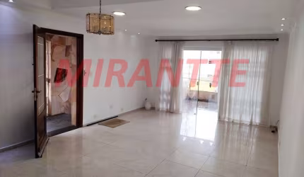 Sobrado de 220m² com 3 quartos em Água Fria
