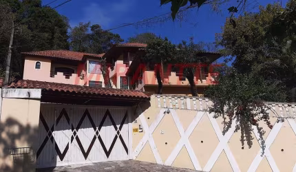 Sobrado de 915m² com 6 quartos em Serra Da Cantareira