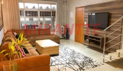Sobrado de 216m² com 3 quartos em Água Fria