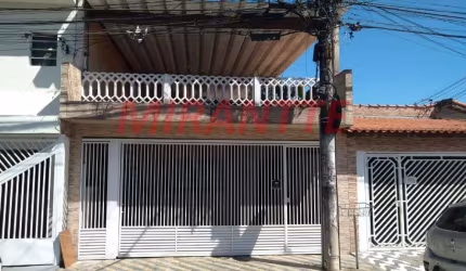 Sobrado de 258m² com 4 quartos em Vila Maricy