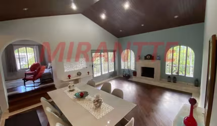 Sobrado de 422m² com 4 quartos em VILA MACHADO