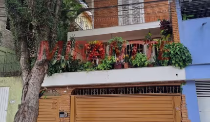 Sobrado de 188m² com 4 quartos em Água Fria
